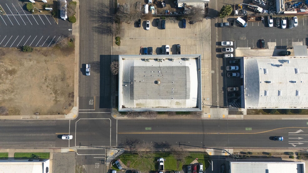 More Photos Of 1460 W 18th St, Merced Office For Sale