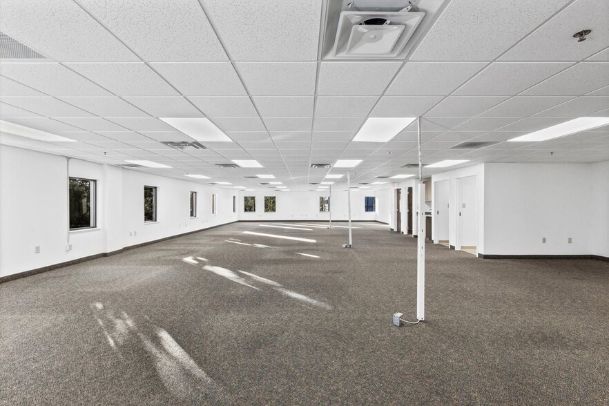 More Photos Of 1701 Louisville Dr, Knoxville Light Distribution For Lease