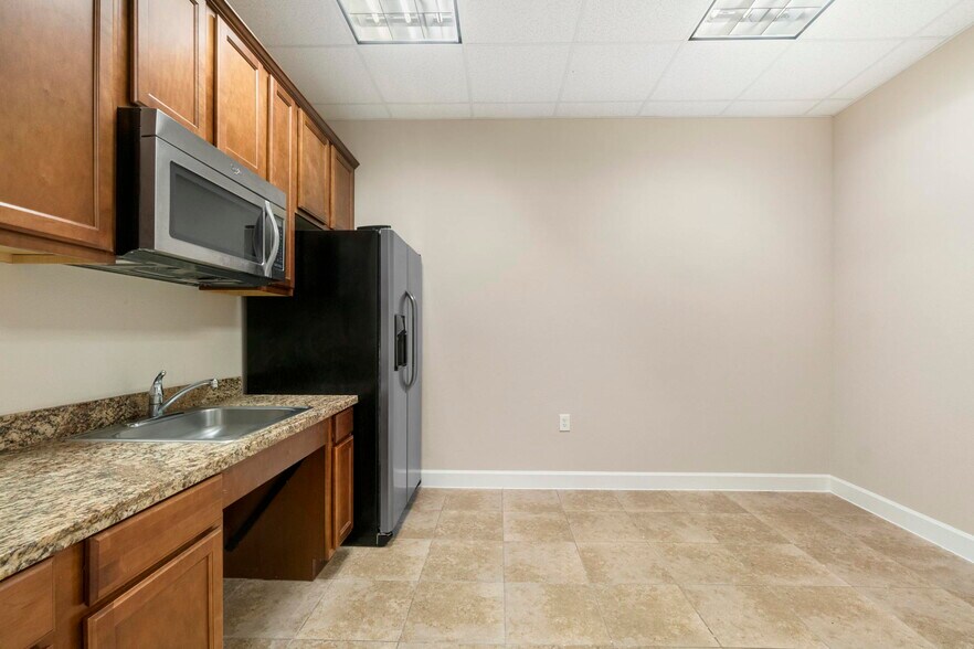 More Photos Of 2219 Sawdust Rd, The Woodlands Medical For Sale