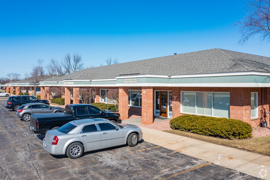 More Photos Of 3 S Greenleaf Ave, Gurnee Unknown For Lease