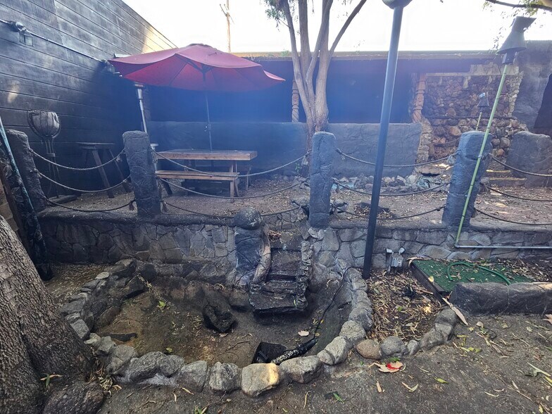 More Photos Of 11026 Magnolia Blvd, North Hollywood Restaurant For Sale