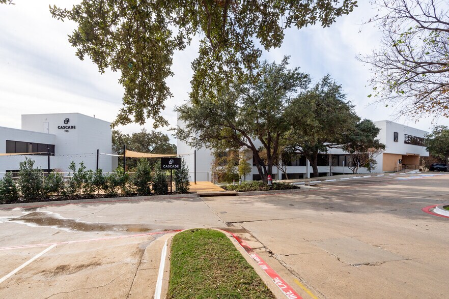 More Photos Of 104 Decker Ct, Irving Unknown For Lease