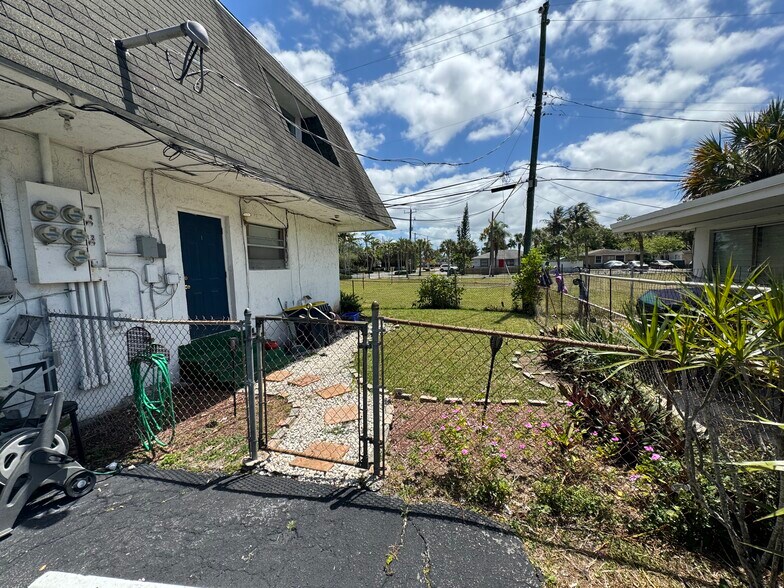 502 Phippen Waiters Rd, Dania Beach, FL 33004 Apartments For Sale