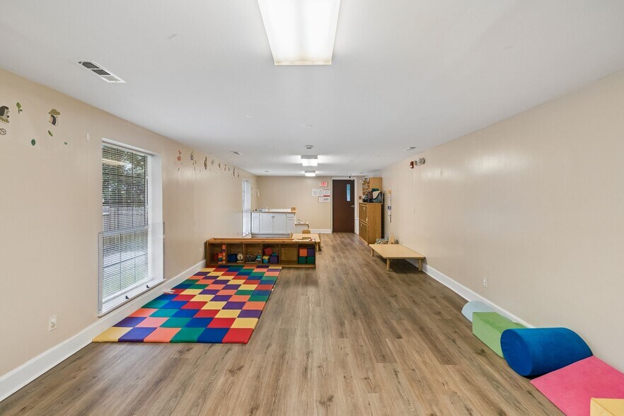 More Photos Of 1215 Hobart Ave, Charleston Office For Sale