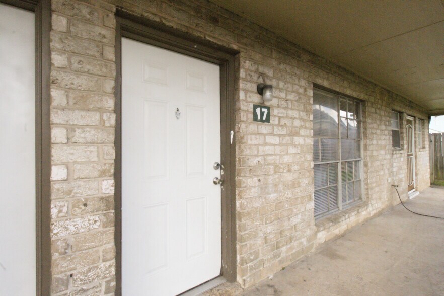 More Photos Of 3046 Golfcrest Blvd, Houston Apartments For Sale