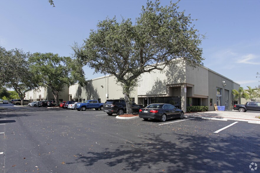 Primary Photo Of 410-442 S Military Trl, Deerfield Beach Warehouse For Lease
