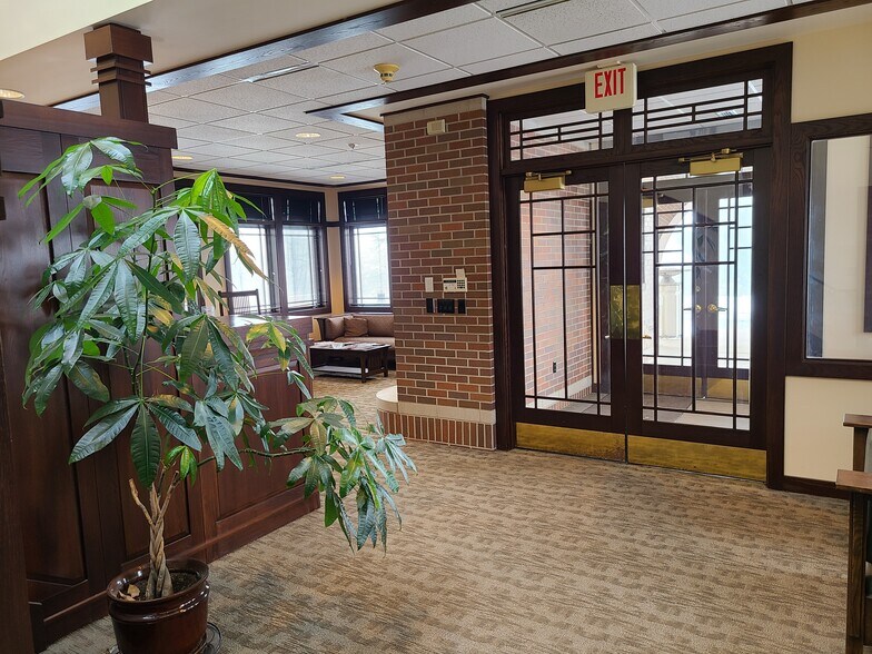 More Photos Of 1400 Merrill Ave, Wausau Medical For Sale