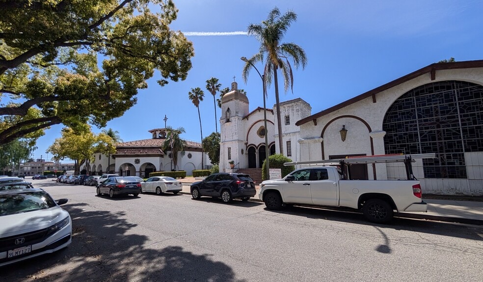 More Photos Of 305 E Colorado St, Glendale Land For Lease