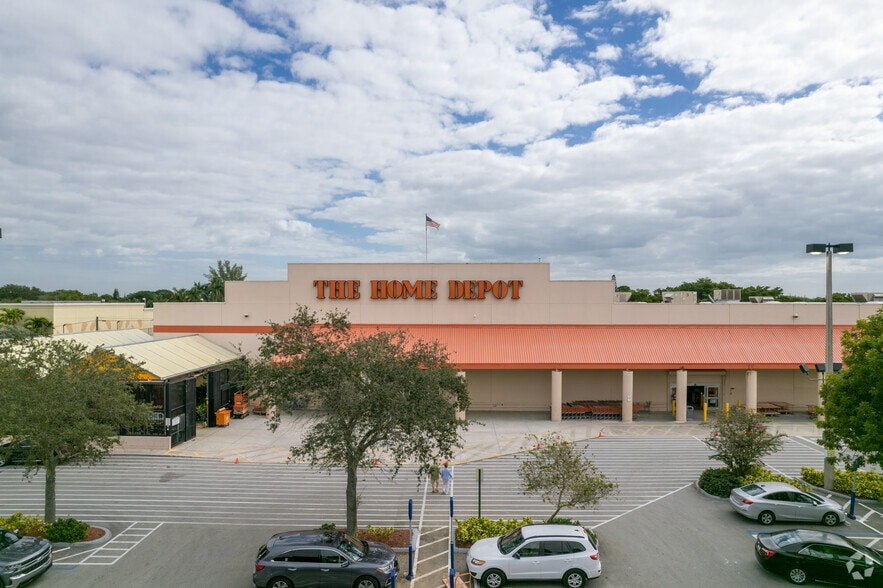 More Photos Of 13593-13595 S Dixie Hwy, Miami Bank For Lease
