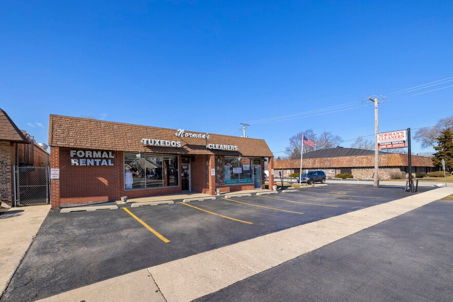 More Photos Of 17702 Oak Park Ave, Tinley Park Storefront Retail Office For Sale
