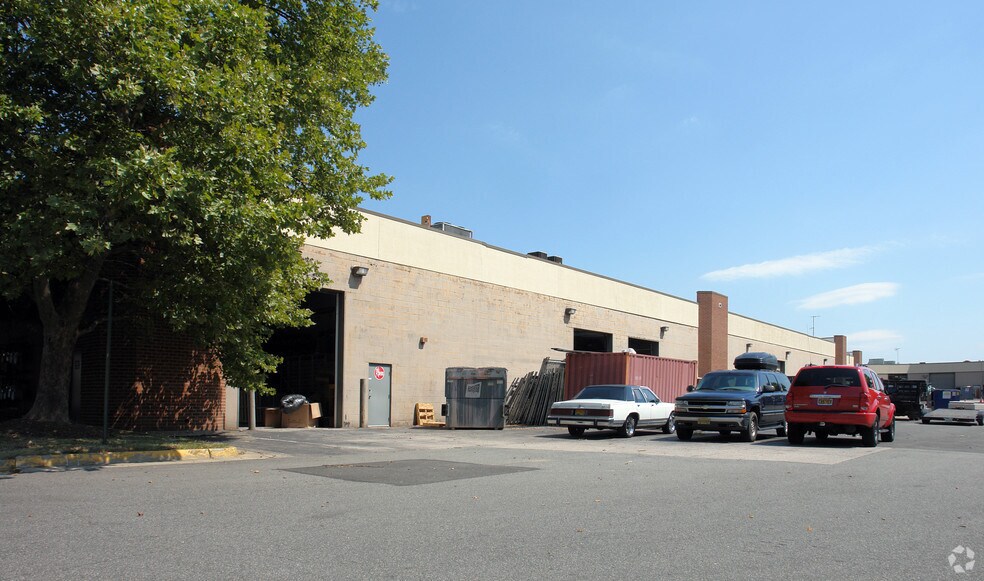 More Photos Of 5701 General Washington Dr, Alexandria Light Distribution For Lease