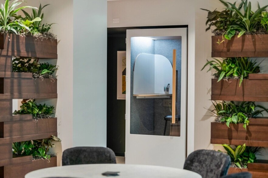 More Photos Of 325 Hudson St, New York Coworking Space