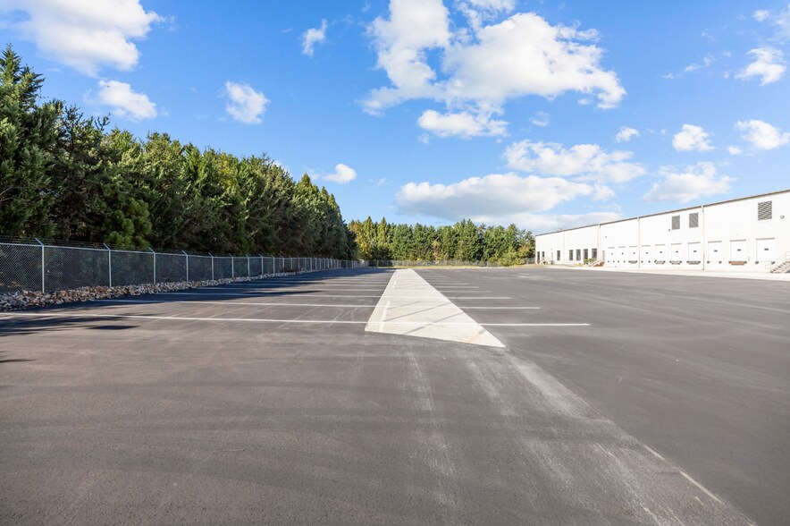 More Photos Of 719 N Regional Rd, Greensboro Warehouse For Lease