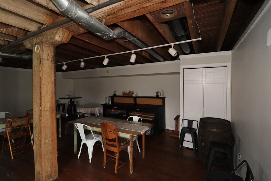 More Photos Of 139 S Broadway St, Blanchester Storefront Retail Residential For Sale