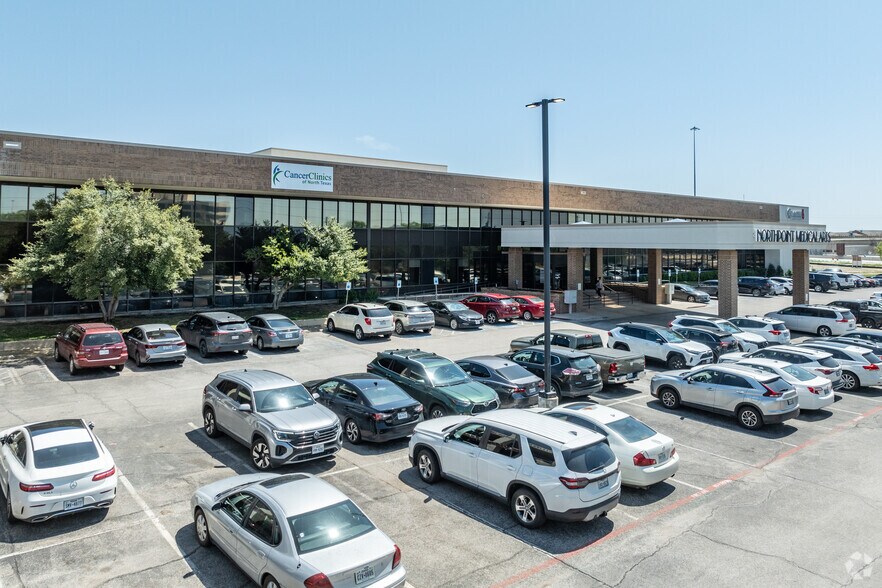 More Photos Of 12606 Greenville Ave, Dallas Medical For Lease