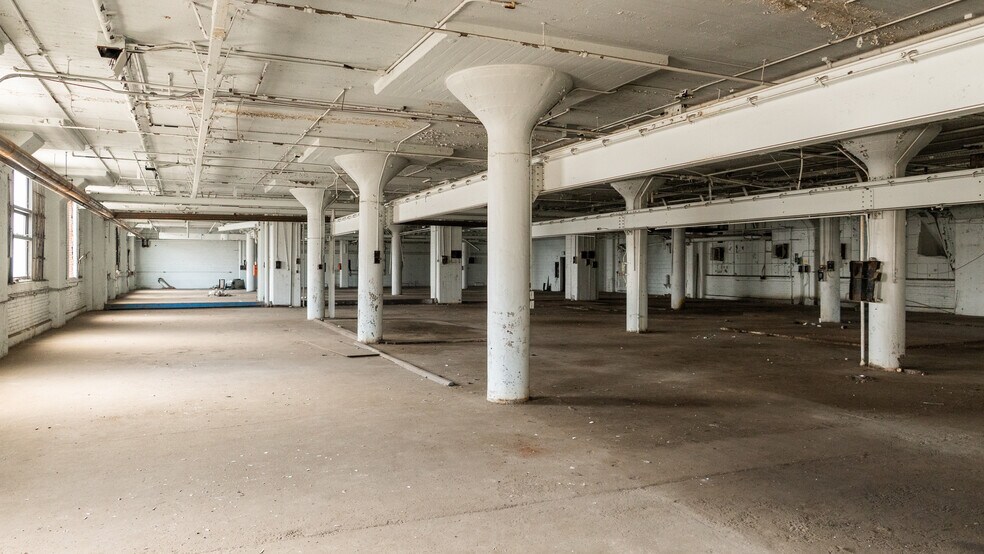 More Photos Of 469 N Sharpsville Ave, Sharon Industrial For Sale