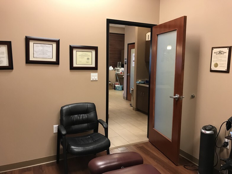 More Photos Of 4025 W Chandler Blvd, Chandler Coworking Space