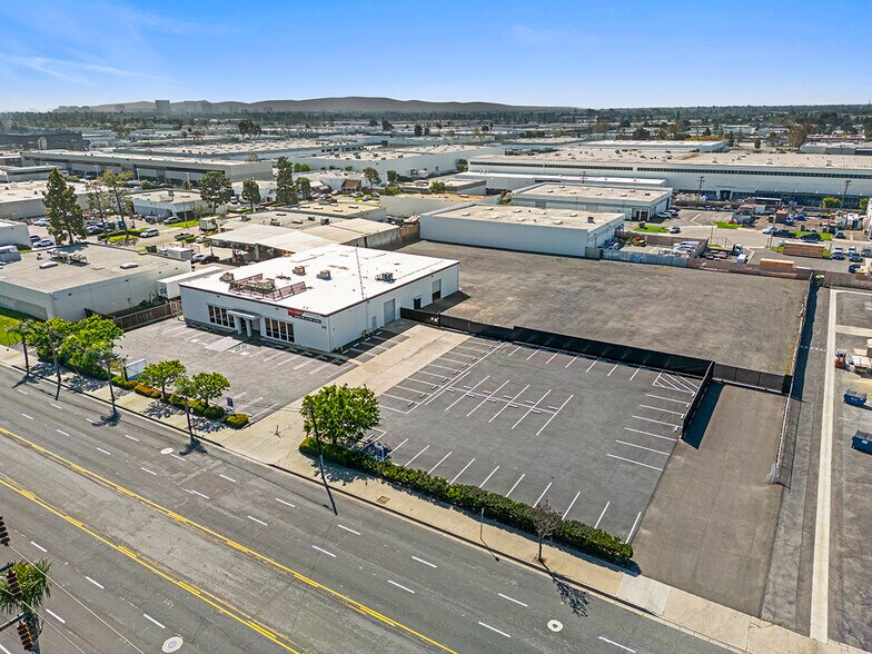 More Photos Of 3700 W Warner Ave, Santa Ana Warehouse For Lease
