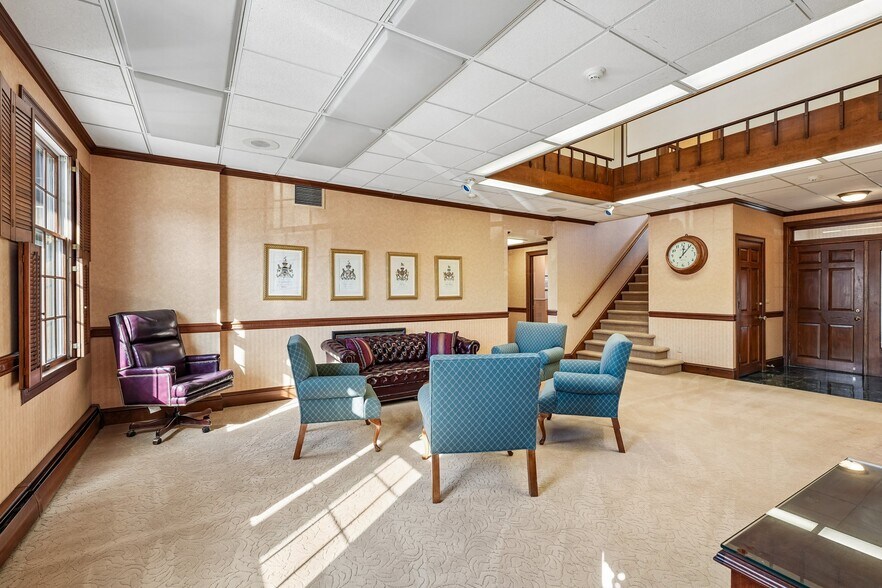 More Photos Of 37 Park Ave, Lyndhurst Office For Sale