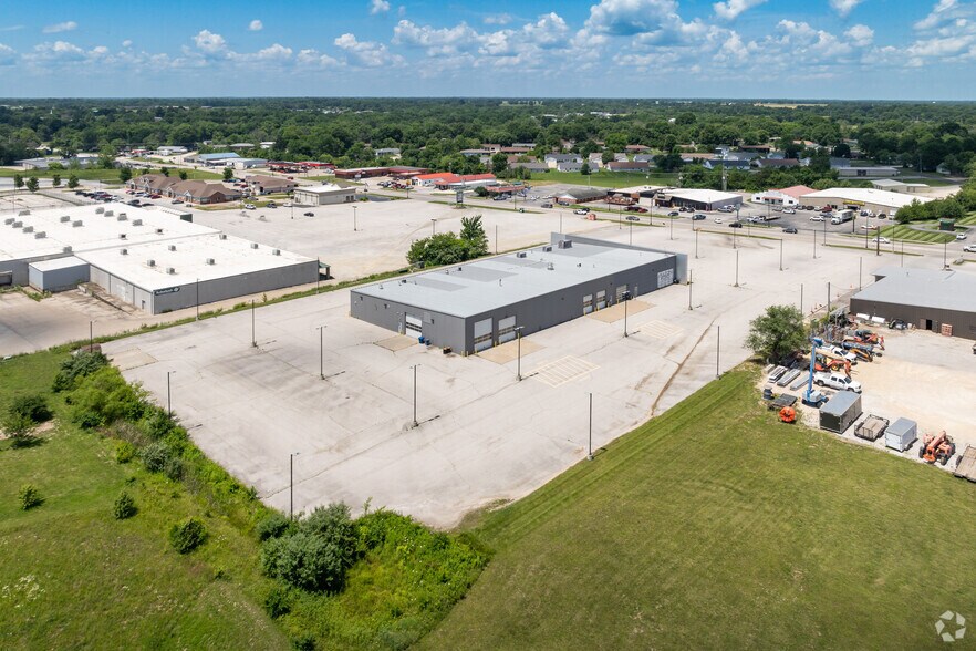 More Photos Of 1202 S Business 54, Fulton Auto Dealership For Sale