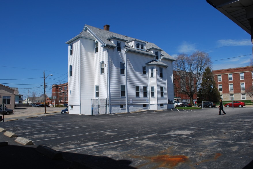 More Photos Of 872 Park Ave, Cranston Office Residential For Lease