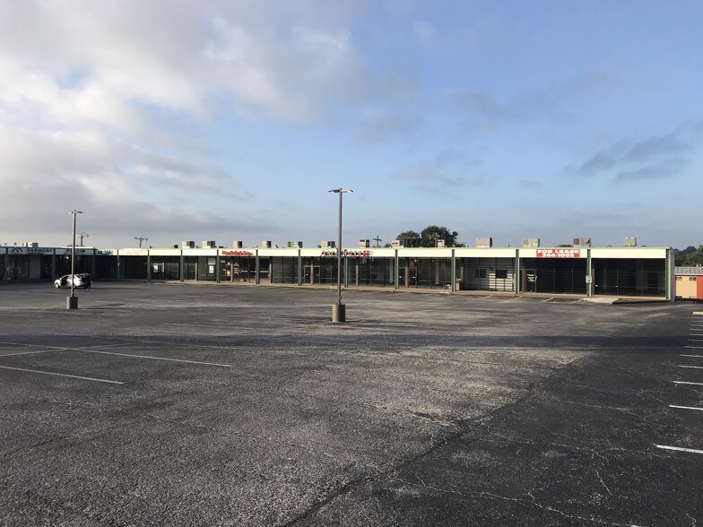 More Photos Of 4535 Fredericksburg Rd, San Antonio Unknown For Lease