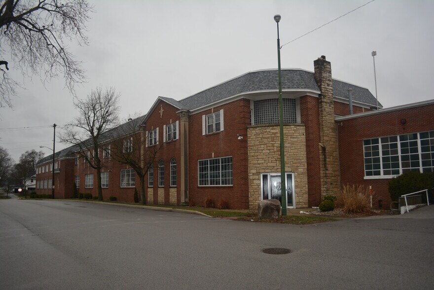 More Photos Of 111 E Broad St, South Whitley Warehouse For Sale