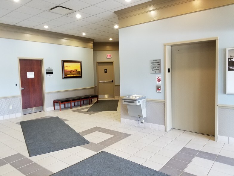 More Photos Of 9150 Market Square Dr, Streetsboro Medical For Lease