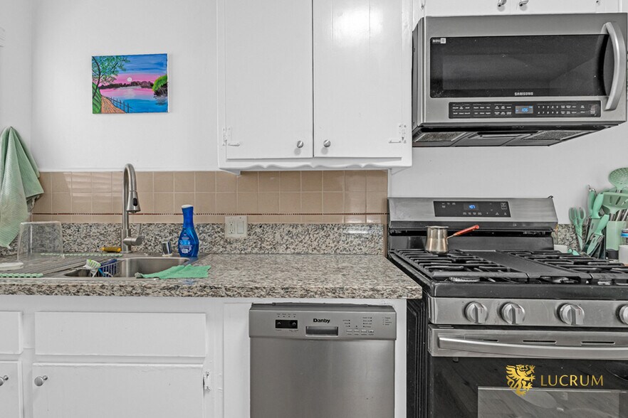 More Photos Of 11311 Burbank Blvd, North Hollywood Apartments For Sale