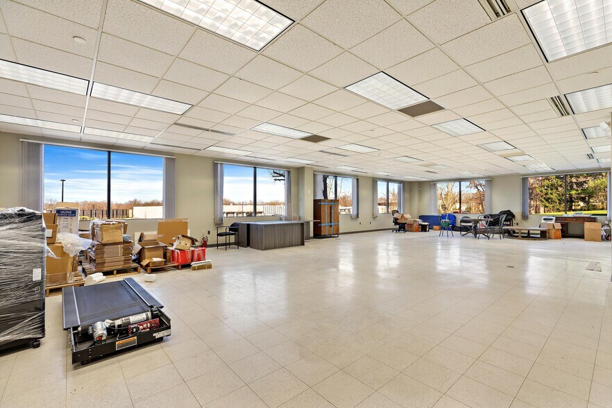 More Photos Of 11 York Ave, West Caldwell Manufacturing For Lease