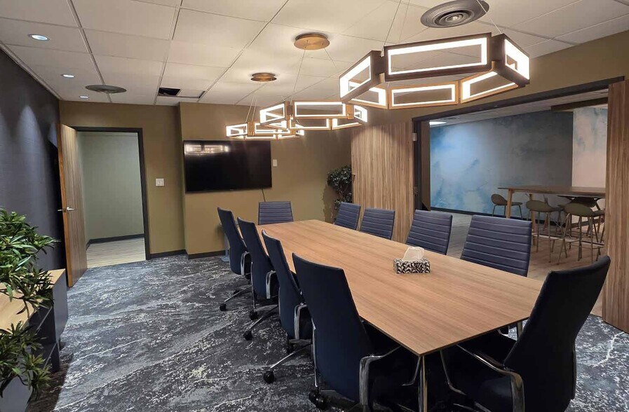 More Photos Of 10080 Jasper Ave NW, Edmonton Office For Lease