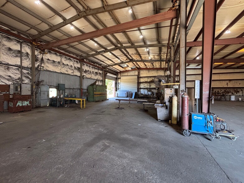 More Photos Of 424 Shelton Rd, West Columbia Warehouse For Sale