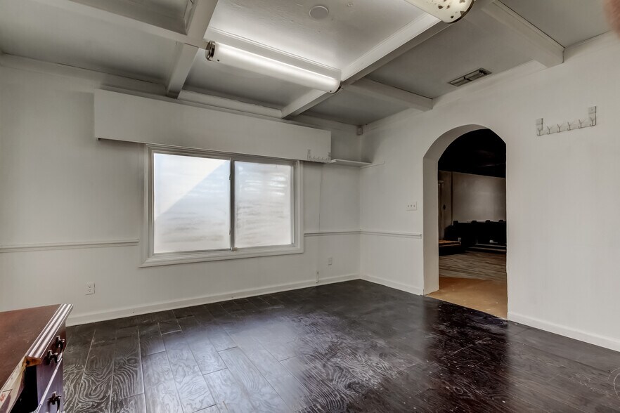 More Photos Of 4539 Mile Stretch Dr, Holiday Office For Sale