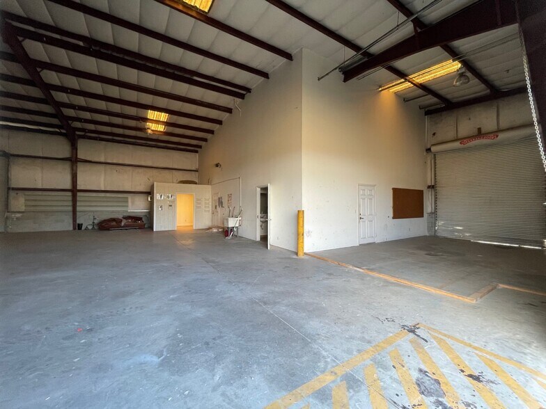 More Photos Of 12570 Metro Pky, Fort Myers Warehouse For Sale