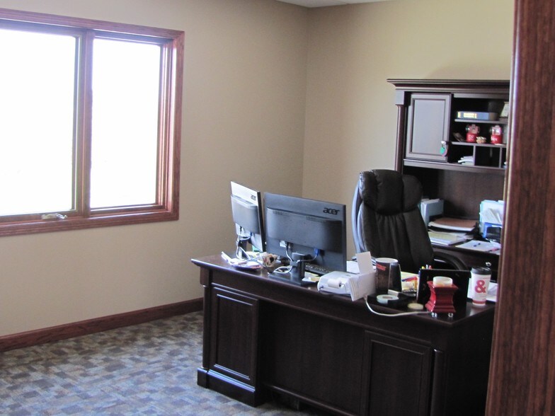 More Photos Of 9849 S 168th Ave, Omaha Office For Sale