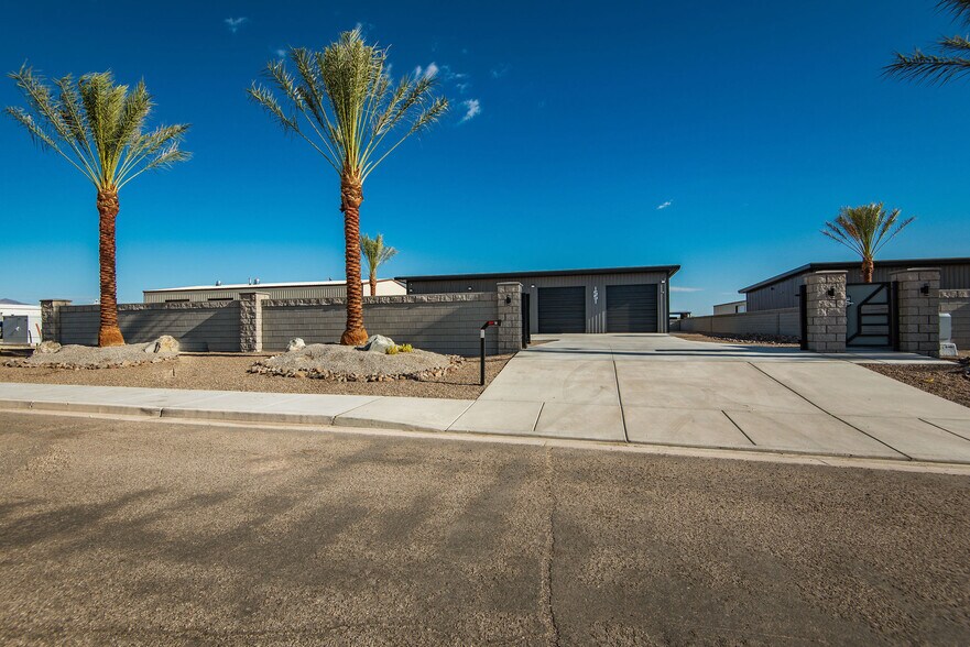 More Photos Of 1551 E World Blvd, Fort Mohave Showroom For Sale