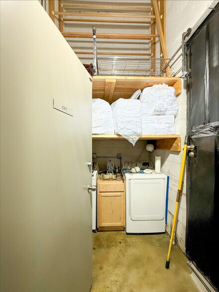 More Photos Of 2768-2770 E Slauson Ave, Huntington Park Office For Lease