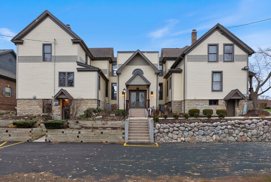 More Photos Of 121 N Washington St, Naperville Medical For Lease
