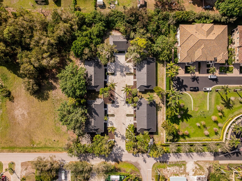 More Photos Of 2616 Lakeview Dr, Naples Apartments For Sale