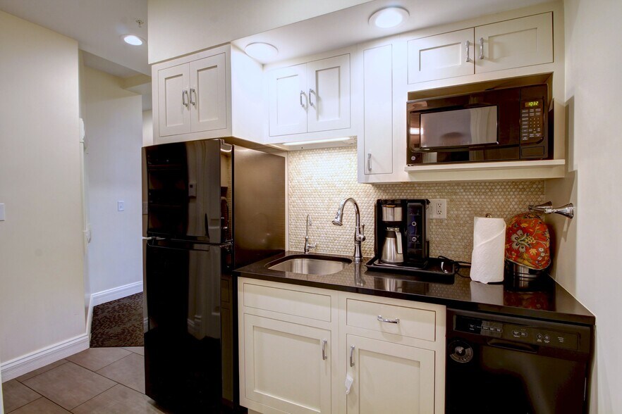 More Photos Of 3011 Broadway St, Boulder Office For Sale