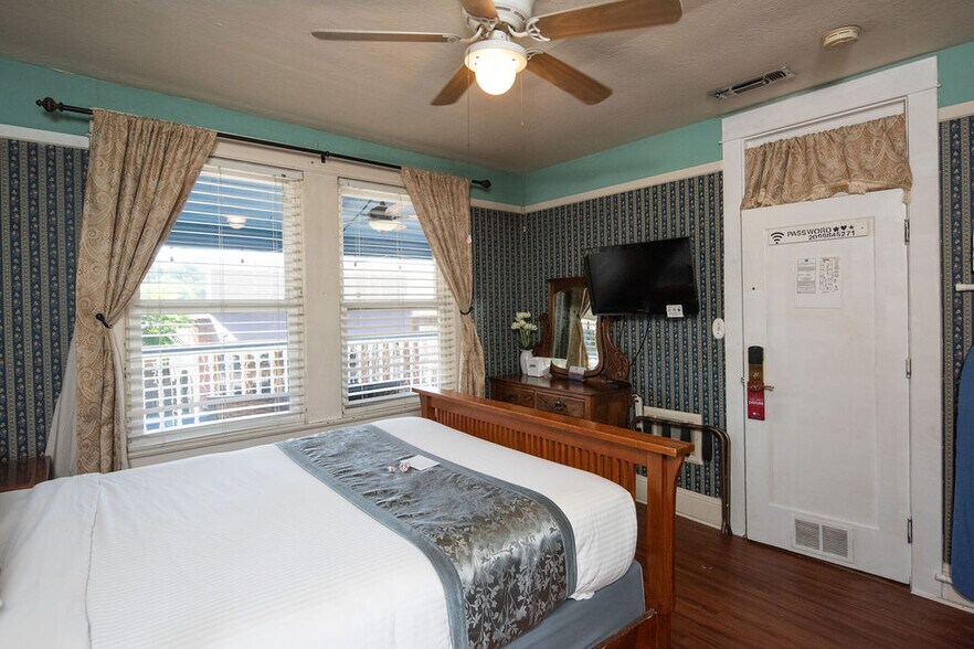 More Photos Of 18239 Main St, Jamestown Hotel For Sale