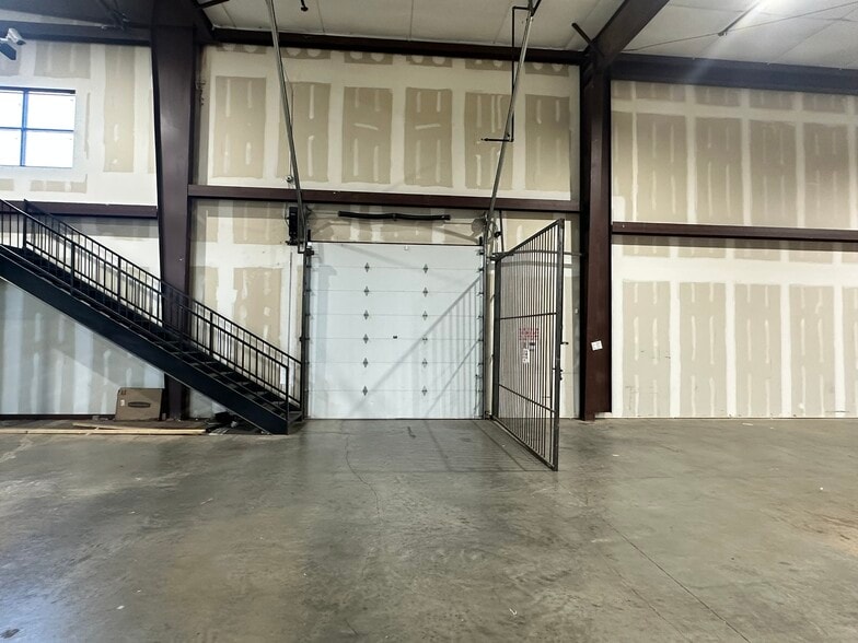 More Photos Of 174 W Stave Mill Rd, Rogers Self Storage For Lease