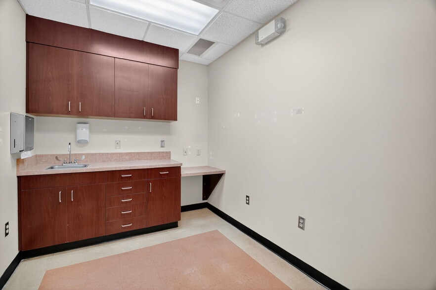 More Photos Of 15701 State Road 50, Clermont Medical For Lease