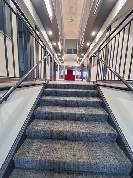 More Photos Of 30 N Lincoln St, Batavia Office For Lease