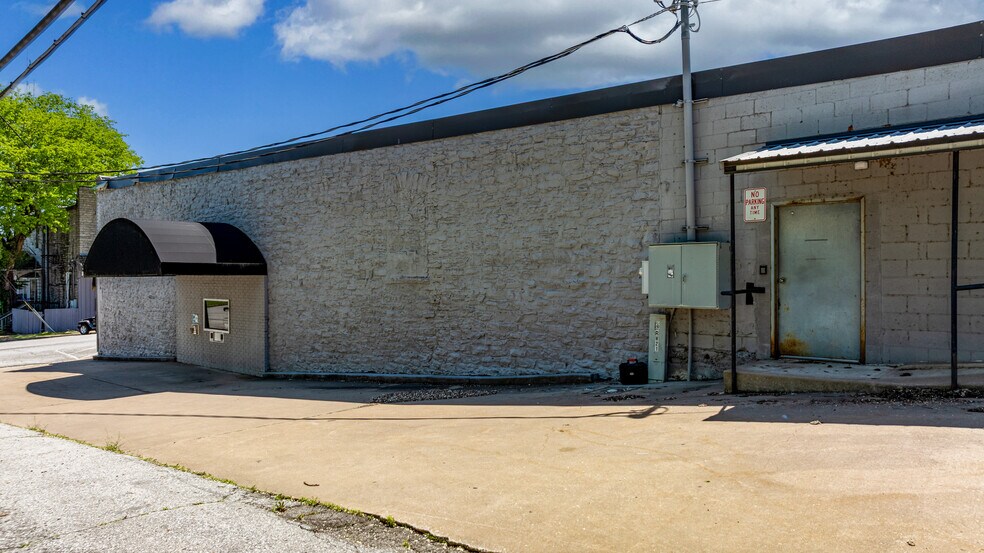 More Photos Of 212 S Main St, Grove Office For Sale