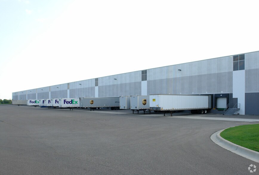 More Photos Of 20000 S Diamond Lake Rd, Rogers Distribution For Lease