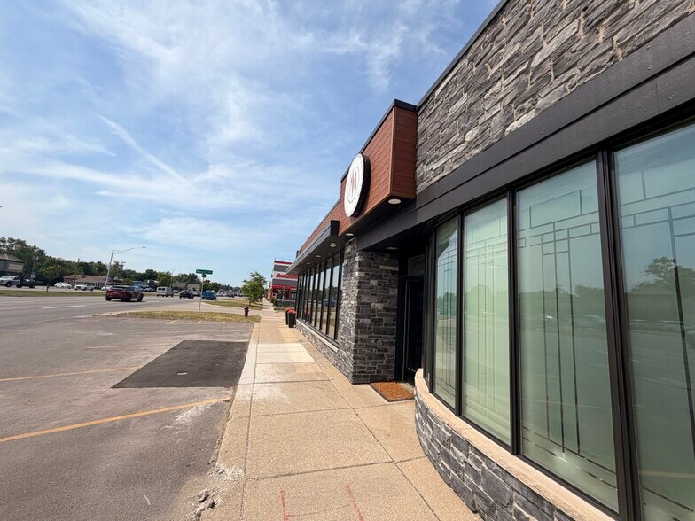 More Photos Of 28142 Woodward Ave, Royal Oak Storefront For Lease