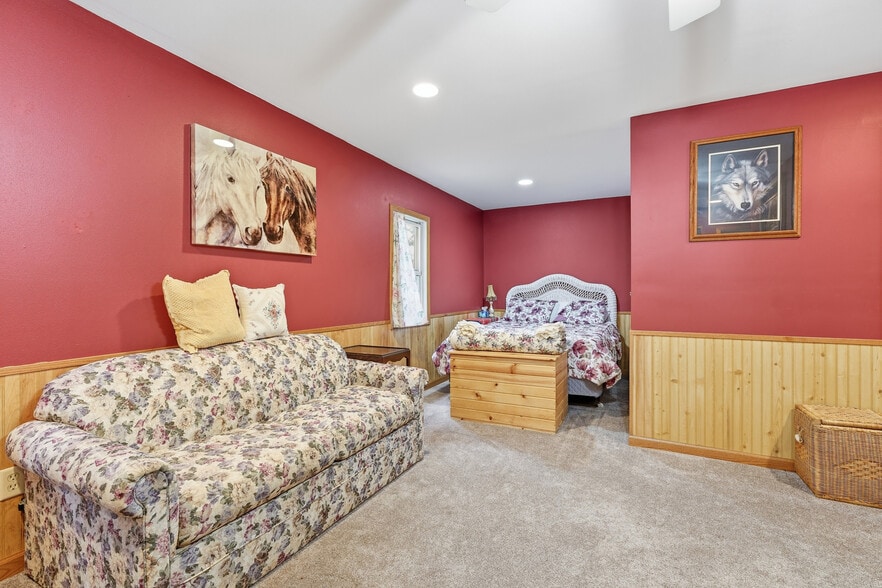 More Photos Of 2200 W Memorial Dr, Janesville Hospitality For Sale