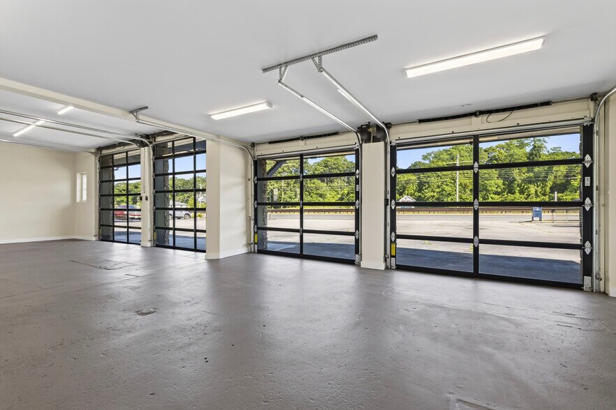 More Photos Of 5680 Post Rd, Charlestown General Retail For Lease
