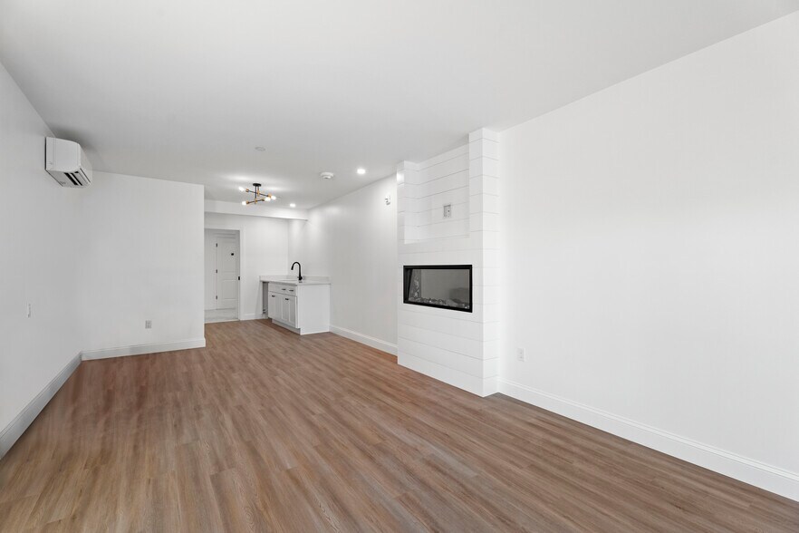 More Photos Of 44 Williams Ave, Mystic General Retail For Sale